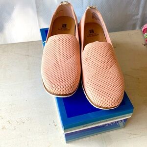 White mountain shoes. Light pink